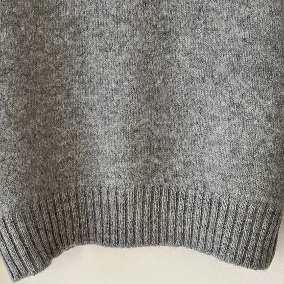 Vintage Gap 100% Wool Gray Crewneck Sweater Made In England - Picture 15 of 16
